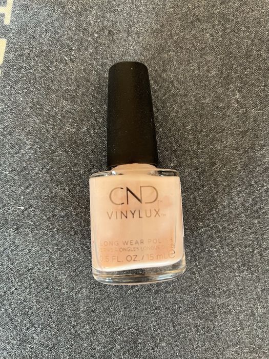 8 бр. CND vinylux лакове - ползвани много малко