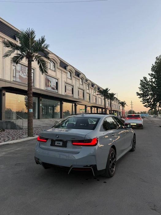 BMW I3 40 L
Yili 2025