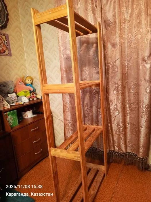 Продаю деревянный стеллаж IKEA.