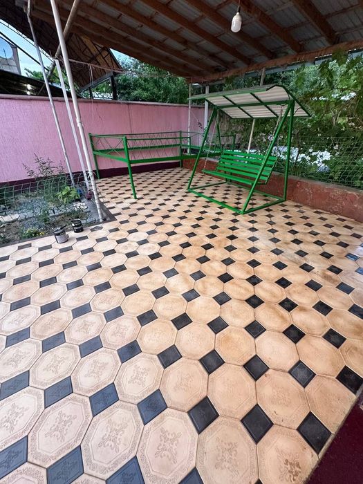 Брусчатка с эффектом мрамора, прочная и красивая.