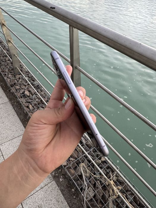 Продам iphone 11 64 г срочно
