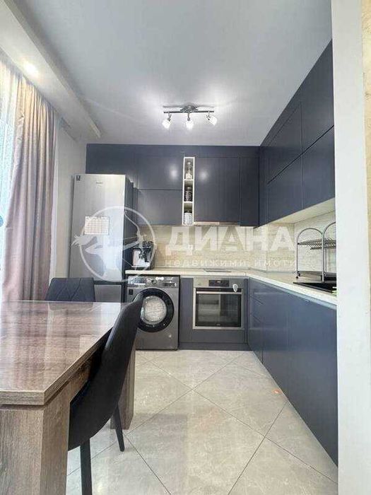 Продава се Тристаен апартамент в Пловдив, Христо Смирненски - 90 кв.м за 1945 €/кв.м - Снимка #4