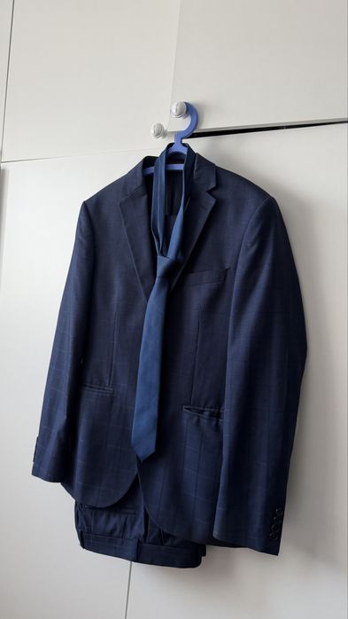 Продам костюм двоика