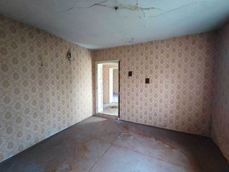 Къща с двор в с. Морава, общ. Свищов