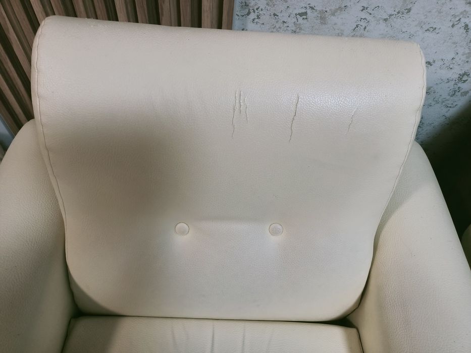 Два идентични фотьойла