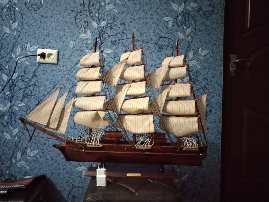 Сувенирный корабль.