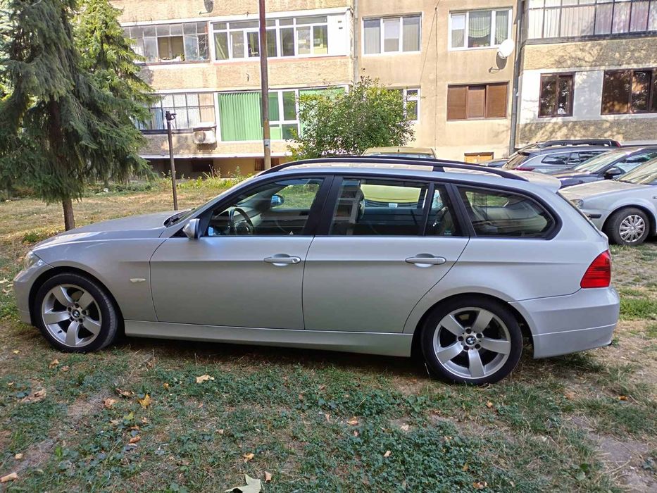 Кола  BMW 320i. ..