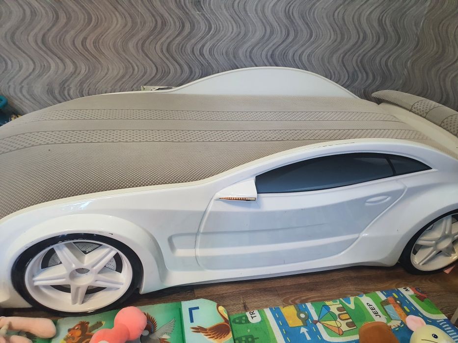 Продам кровать машину мерседес.