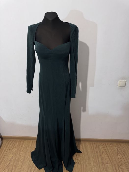Платье вечернее зеленого цвета