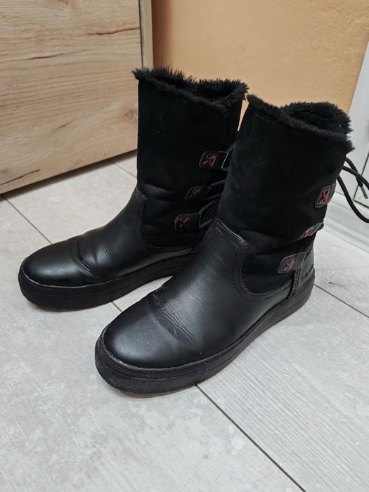 Черни боти Bench