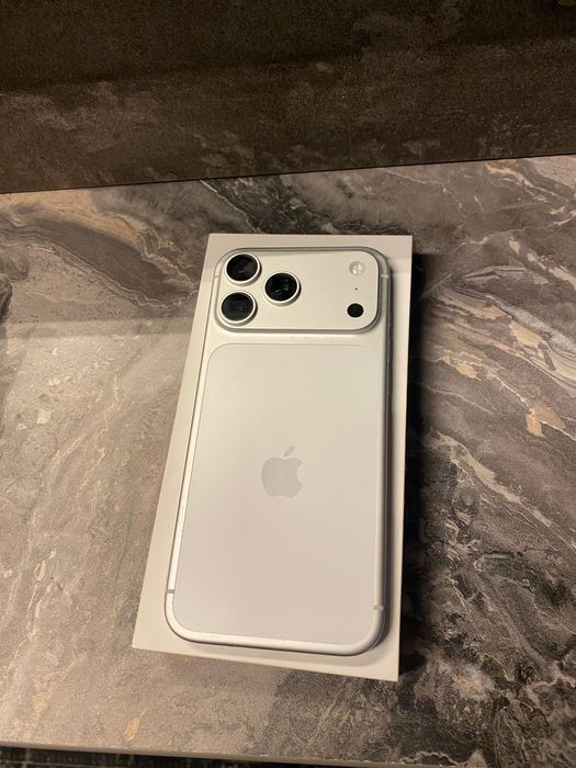 17 Pro Max Silver Impecabil 256gb
