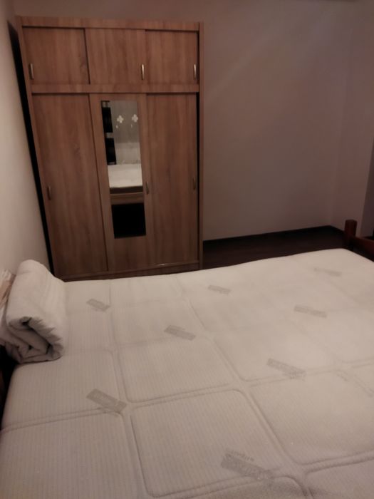 Inchiriez apartament cu 2 camere decomandat în micro 21