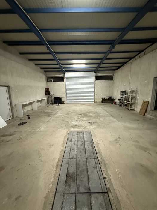 Дава се под наем Промишлена сграда в Сливен, Сини камъни - 110 кв.м за 408 € - Снимка #1