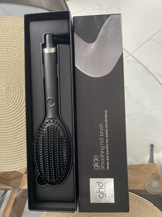 Perie electrică GHD Glide – Smoothing Hot Brush (nouă)