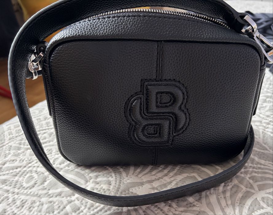 Дамска чанта Boss естествена кожа