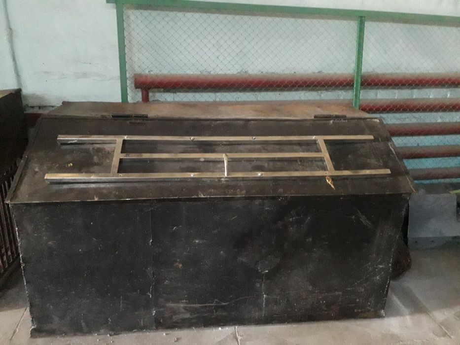 Продам железный ящик.