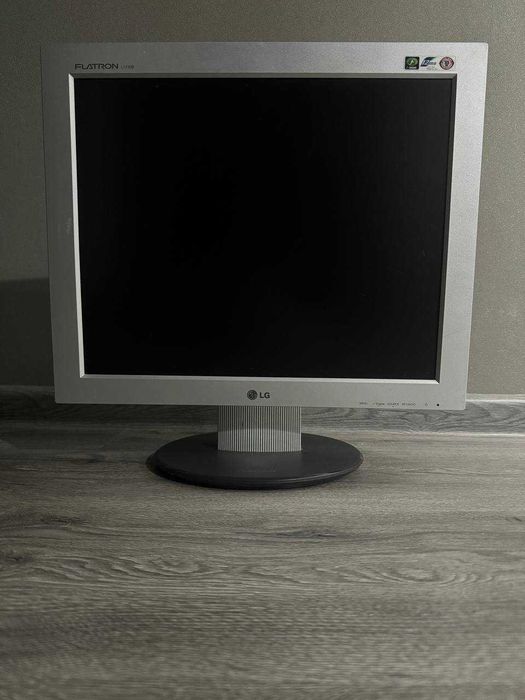 Монитор б/у LG состояние хорошее