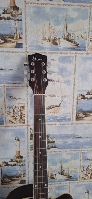 Продам акустическую гитару