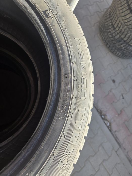 Продам комплект зимних шин дешово