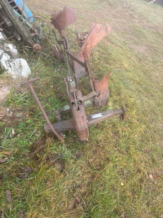 Plug cu fouă brazde reversibil