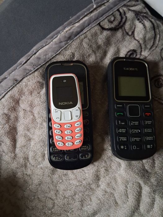 Телефон маленький.