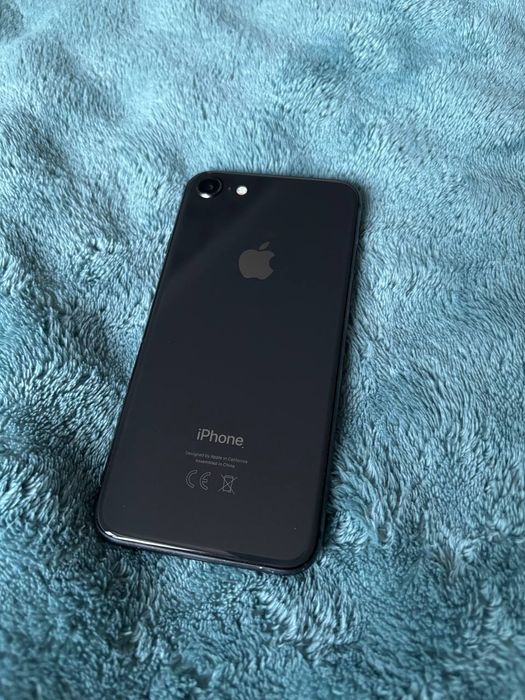 iPhone 8 с гарантией на экран
