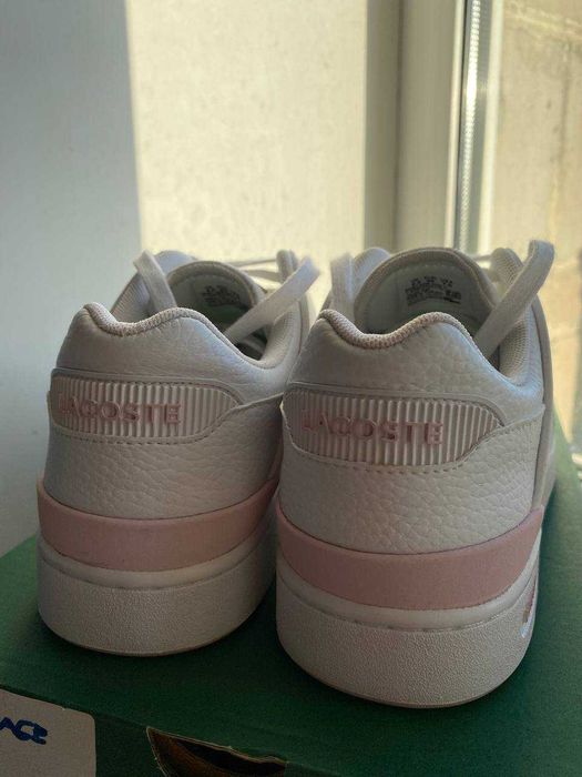 Женские кроссовки Lacoste