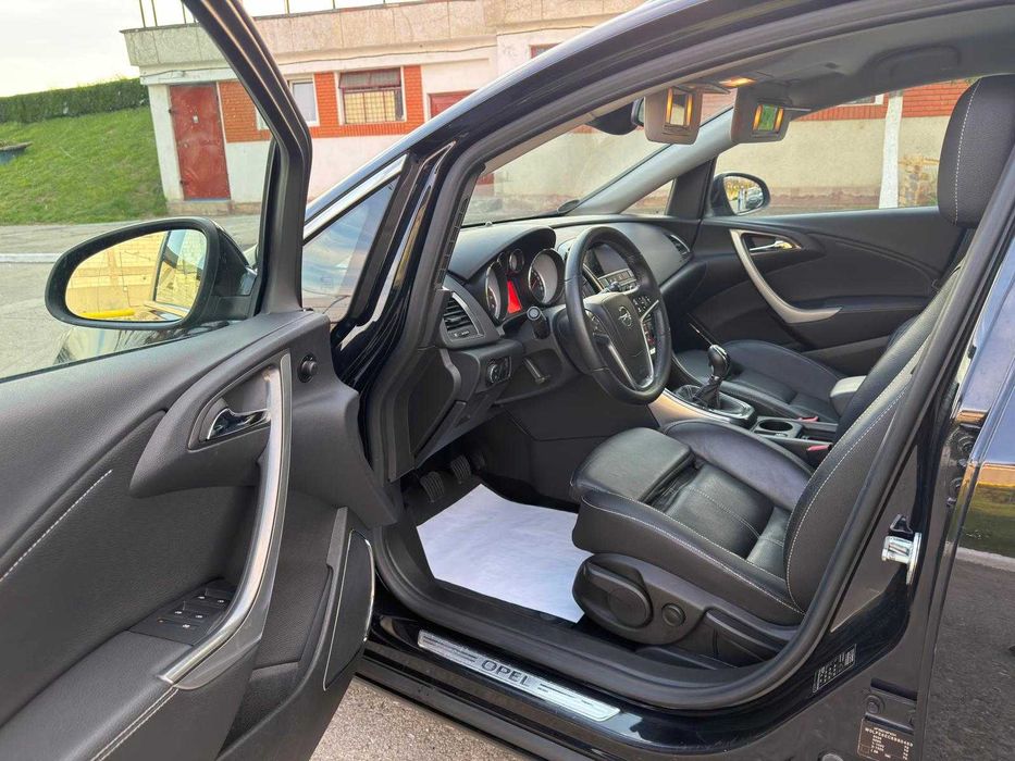 Opel Astra J Model Cosmo - Posibilitate Rate