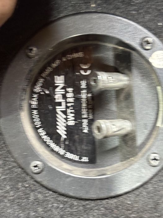 Vand subwoofer si statie