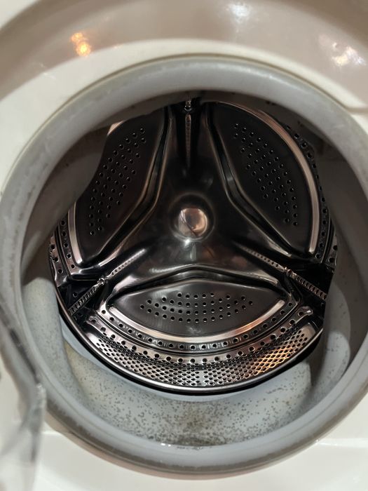 Стиральная машина “INDESIT”