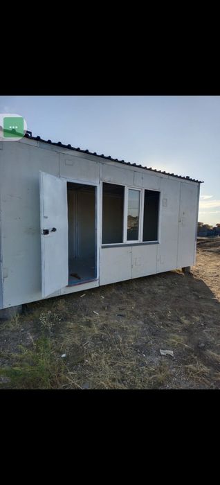 Продам контейнер с окном и дверями