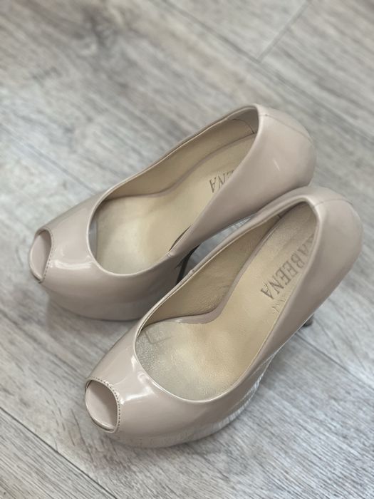 Продам туфли на высоком каблуке!