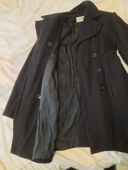 Черно класическо дамско палто с копчета