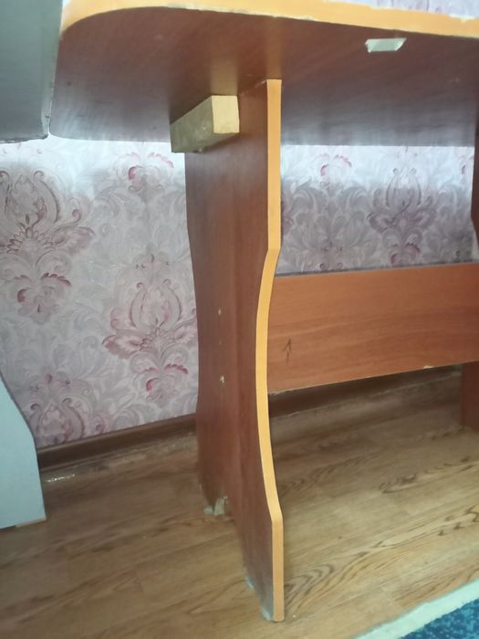 Продам обеденный стол