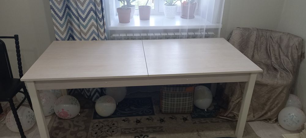 Белый стол. Раздвижной