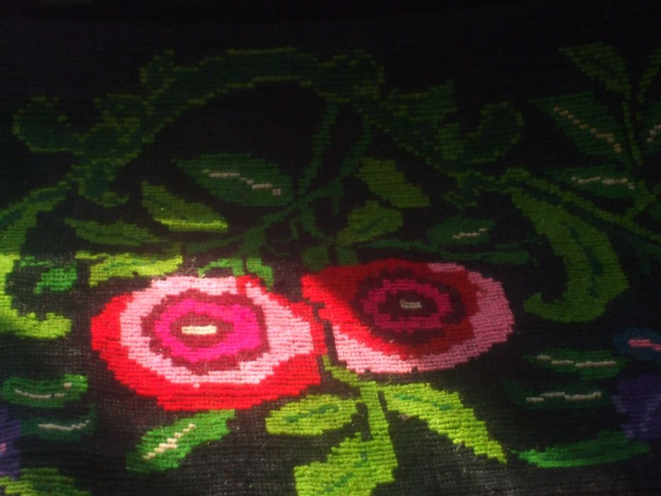 Cuverturi noi traditionale cu diferite broderii