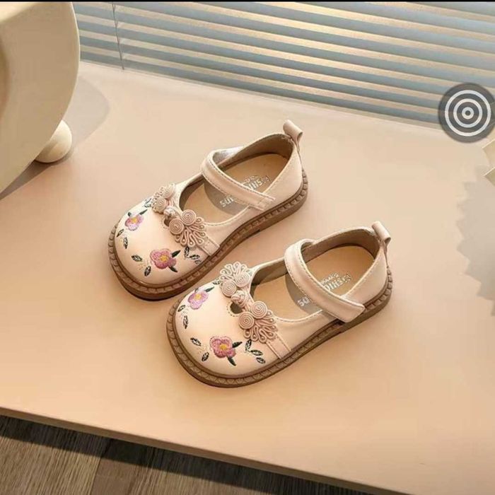 Продам новые туфли для девочки