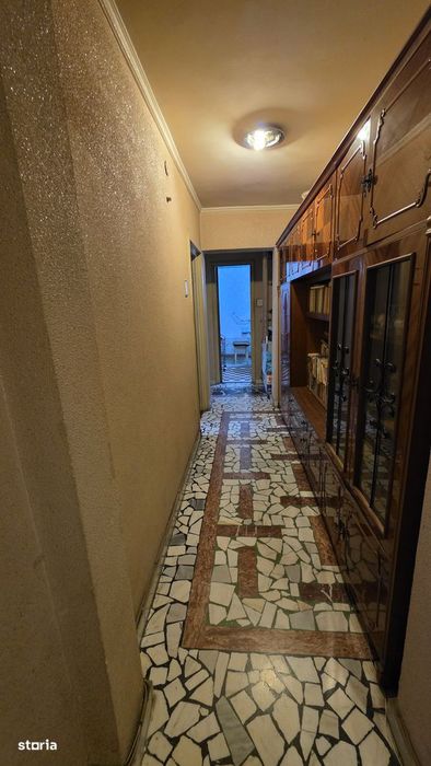 Apartament 4 camere, 93 mp utili, etaj 3/4, decomandat, zona Centrala