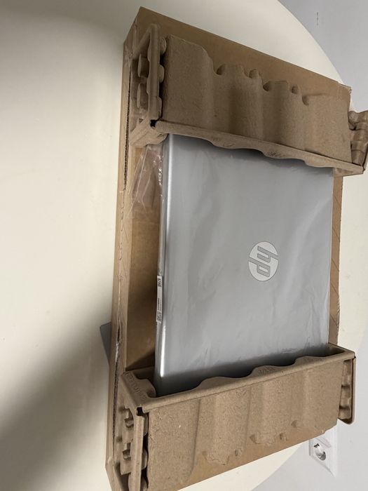 Laptop   HP  15-fd1003nq Procesor ULTRA 5    24  GB RAM DDR 5