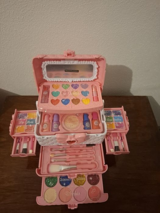 Trusa machiaj fete