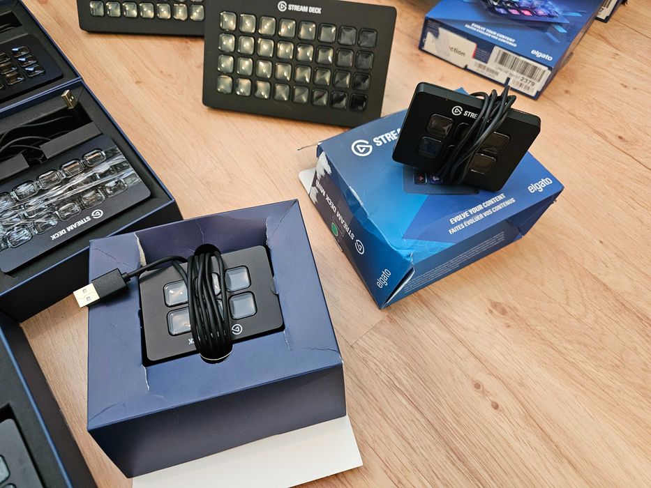 19 - броя Elgato Stream Deck за части