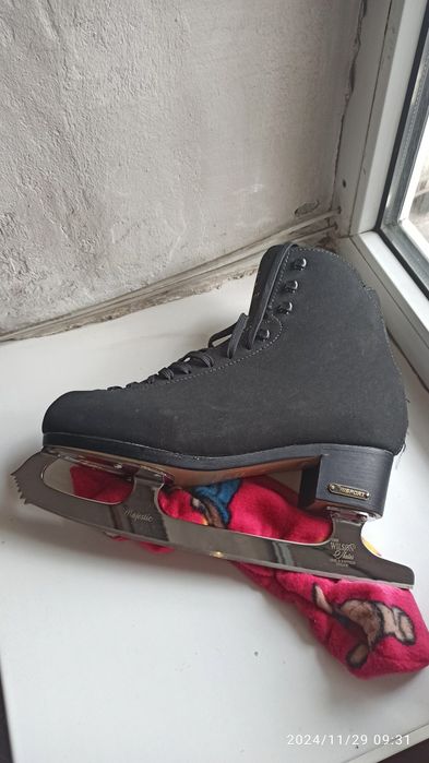 Продам коньки профессиональные Risport RF3, лезвия Wilson