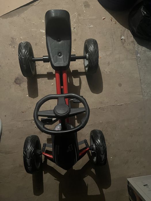 Vand kart cu pedale nou