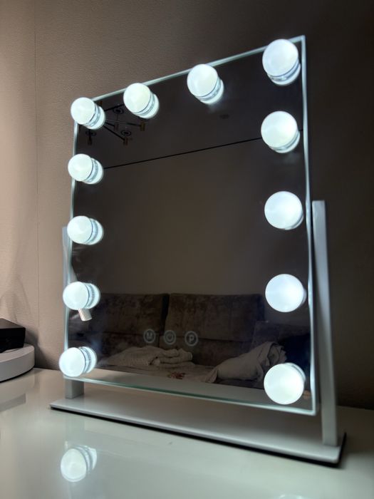 зеркало с лампочками
