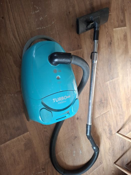 Продавам прахосмукачка LG с торбичка