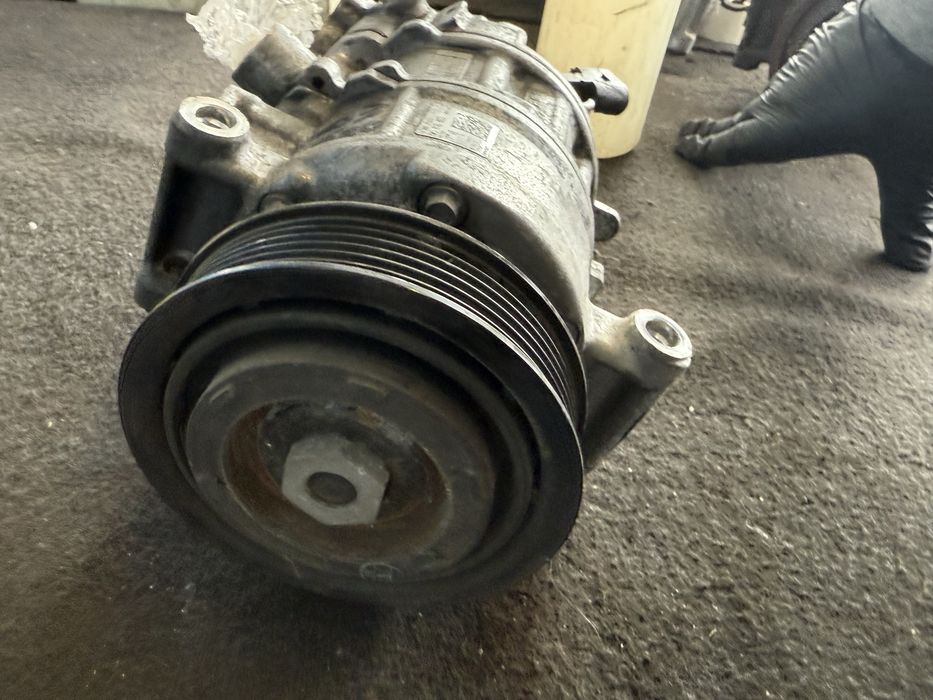 Компресор климатик Audi A4 A6 A5 8W след 2016год 8W5816803 Denso