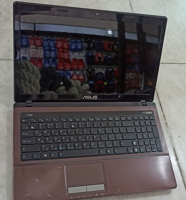 Laptop Asus rasmdagidek