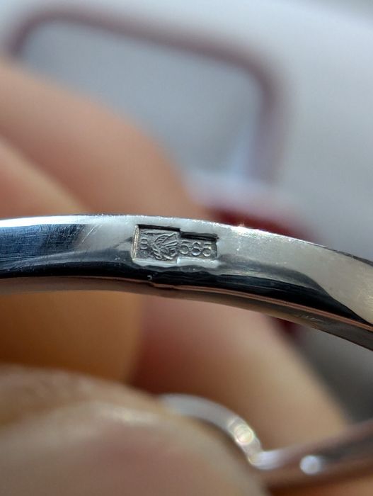 НОВОЕ с пломбой золотое кольцо