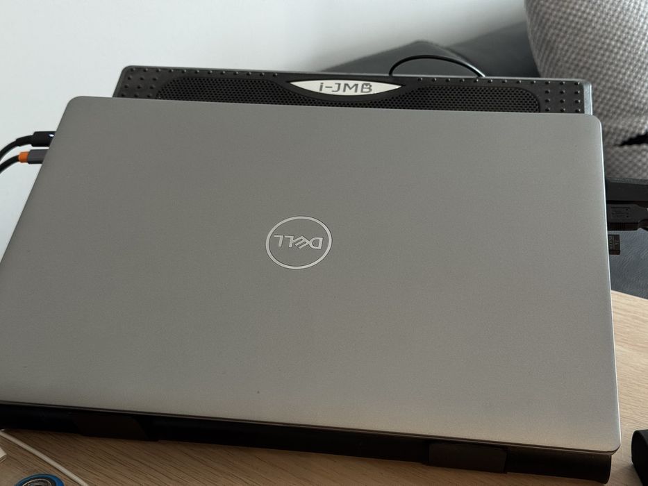 Dell Precision 3571 /  32GB DDR5 512GB SSD перфектно състояние