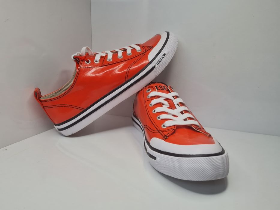 Кецове Diesel S-Athos Low

Чисто нови с кутия. 

Размер 42.5 стелка 27